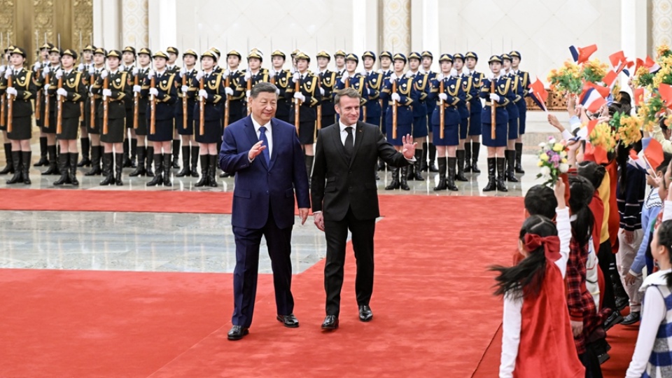 Xi holds talks with Macron, calling for expanded cooperation in multiple areas